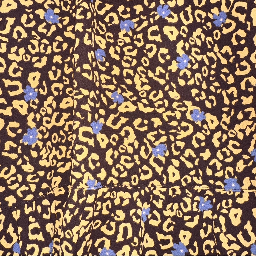 LOGO by Lori Goldstein Women's Brown Animal Print w/Blue Flowers Blouse- Size XL - Picture 4 of 9